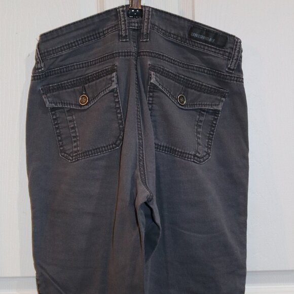 Juniors/women's Union Bay Cargo pants, medium gray, size 9. - Picture 2 of 4
